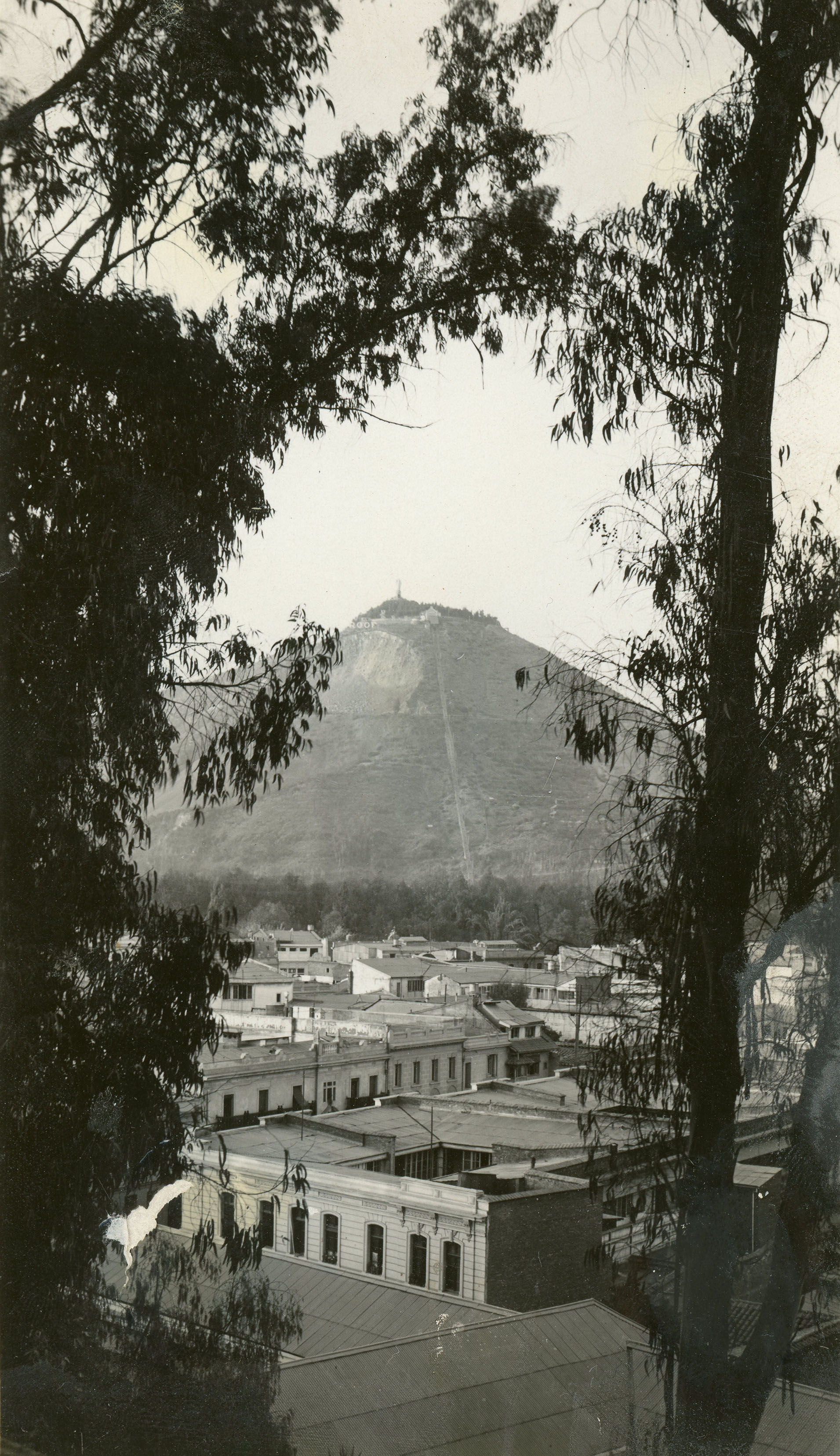 Cerro San Cristóbal desde el Santa Lucía, 1930