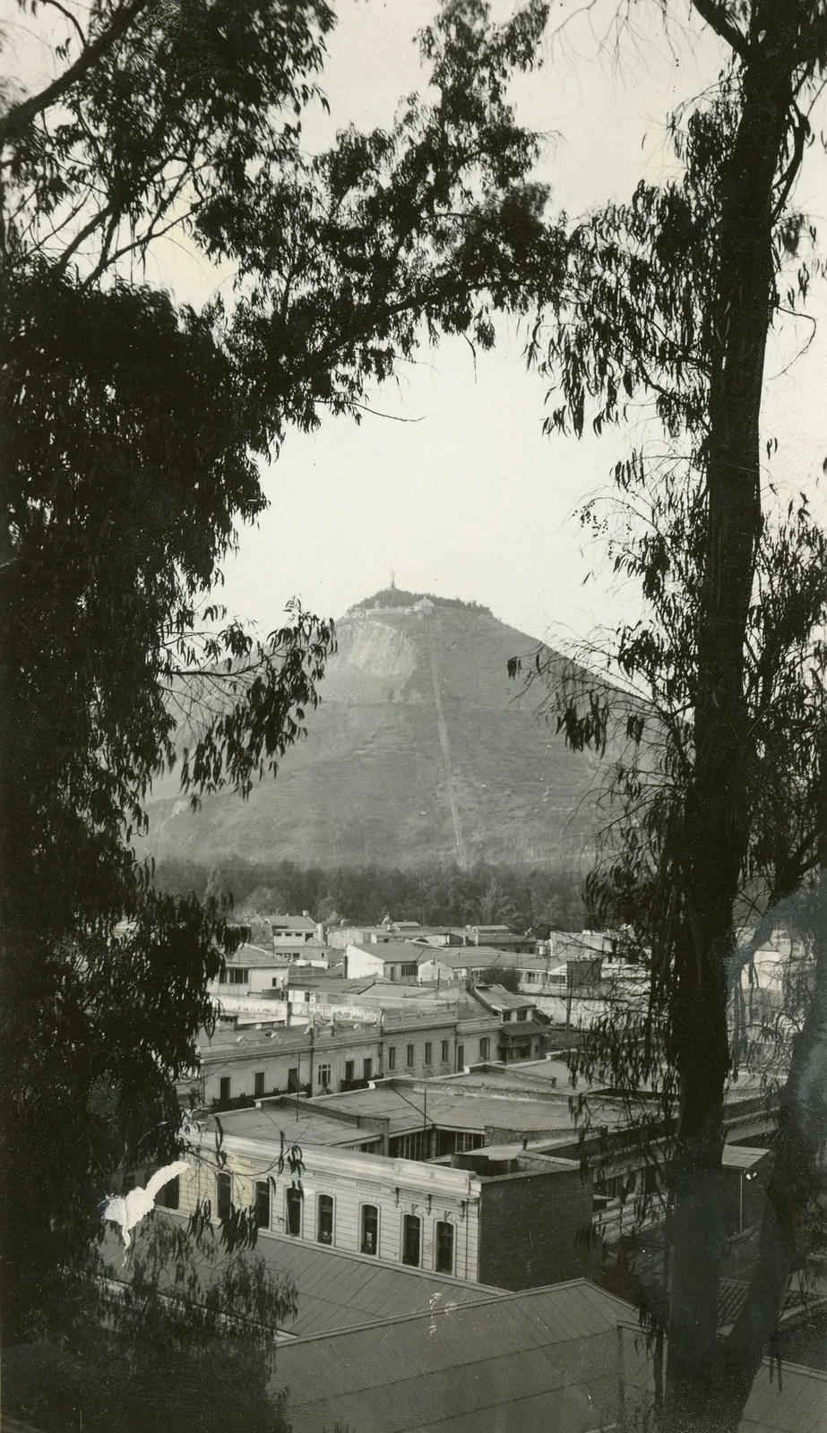Cerro San Cristóbal desde el Santa Lucía, 1930