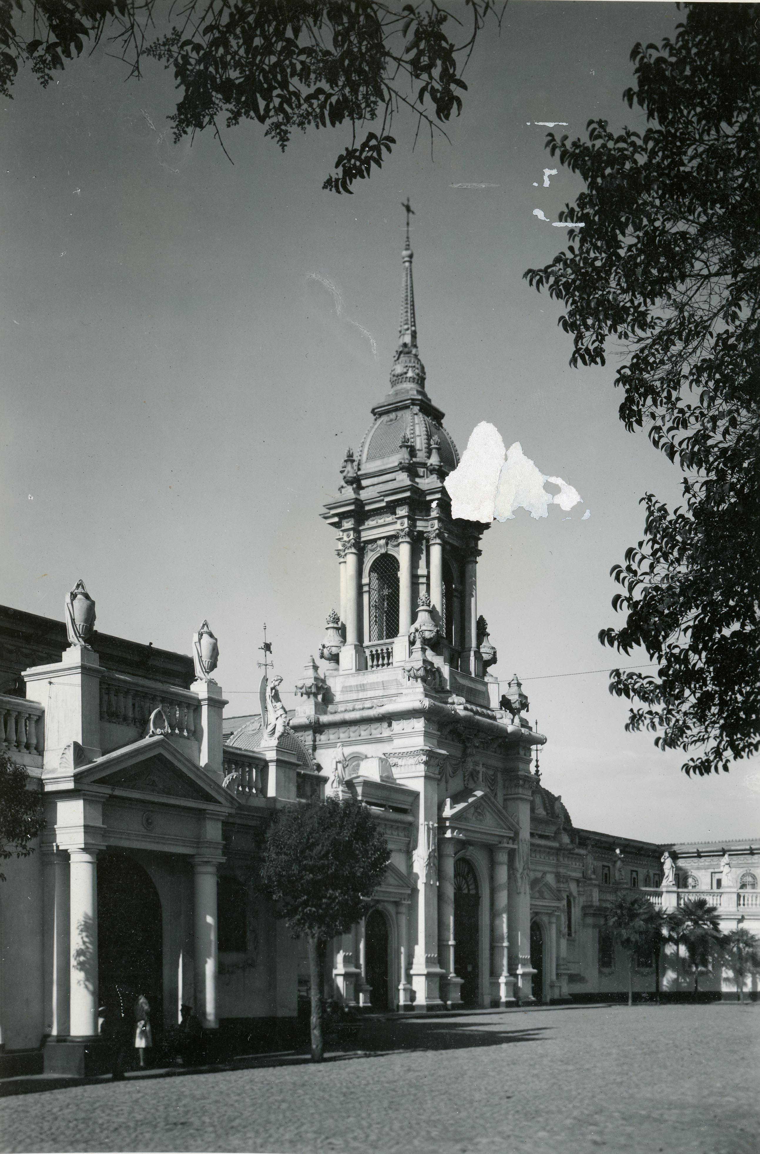 Fachada Cementerio Católico de Recoleta, 1930