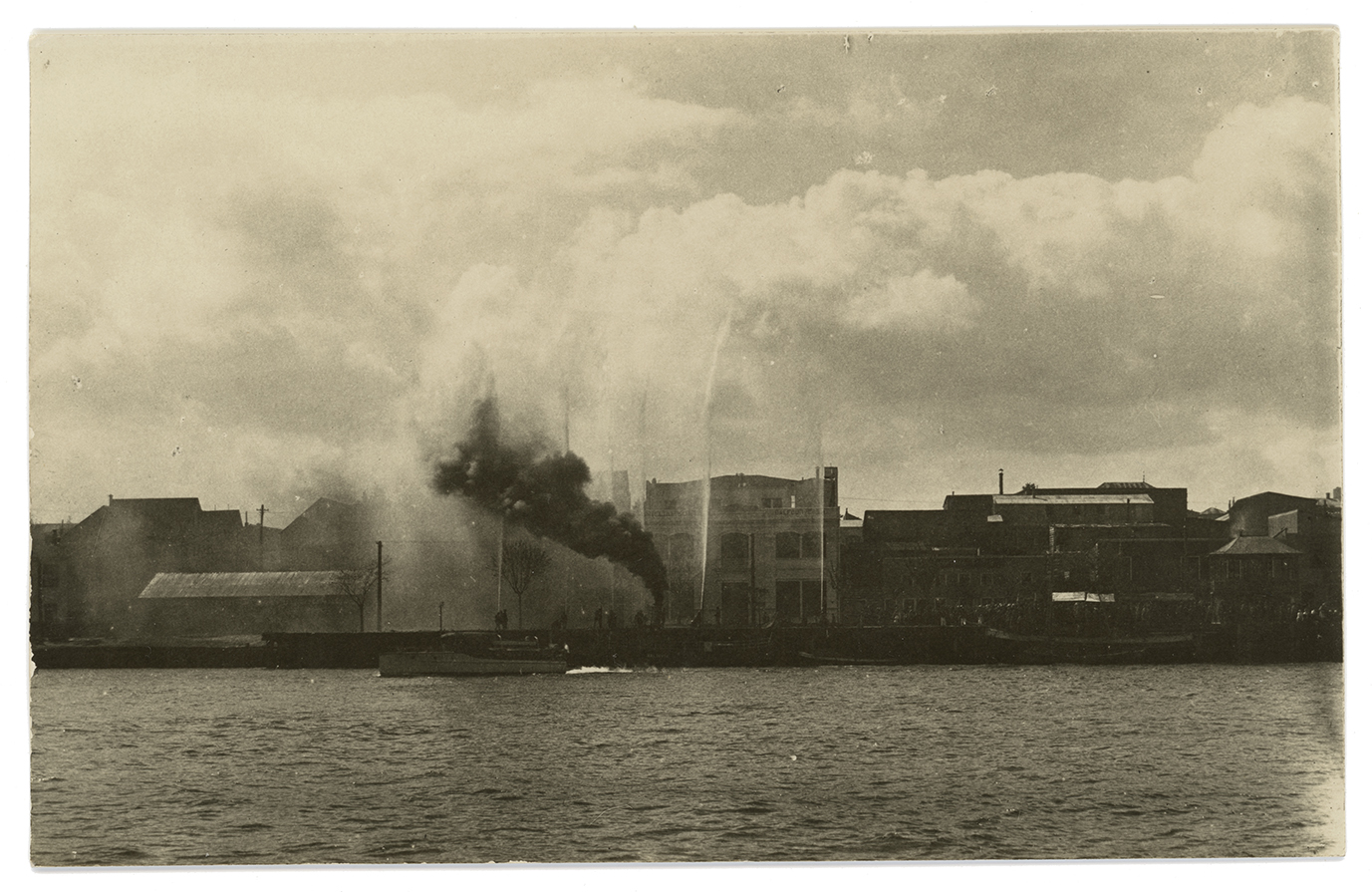 Ejercicios de bomberos - Cuerpo de bomberos de Valdivia, 1930