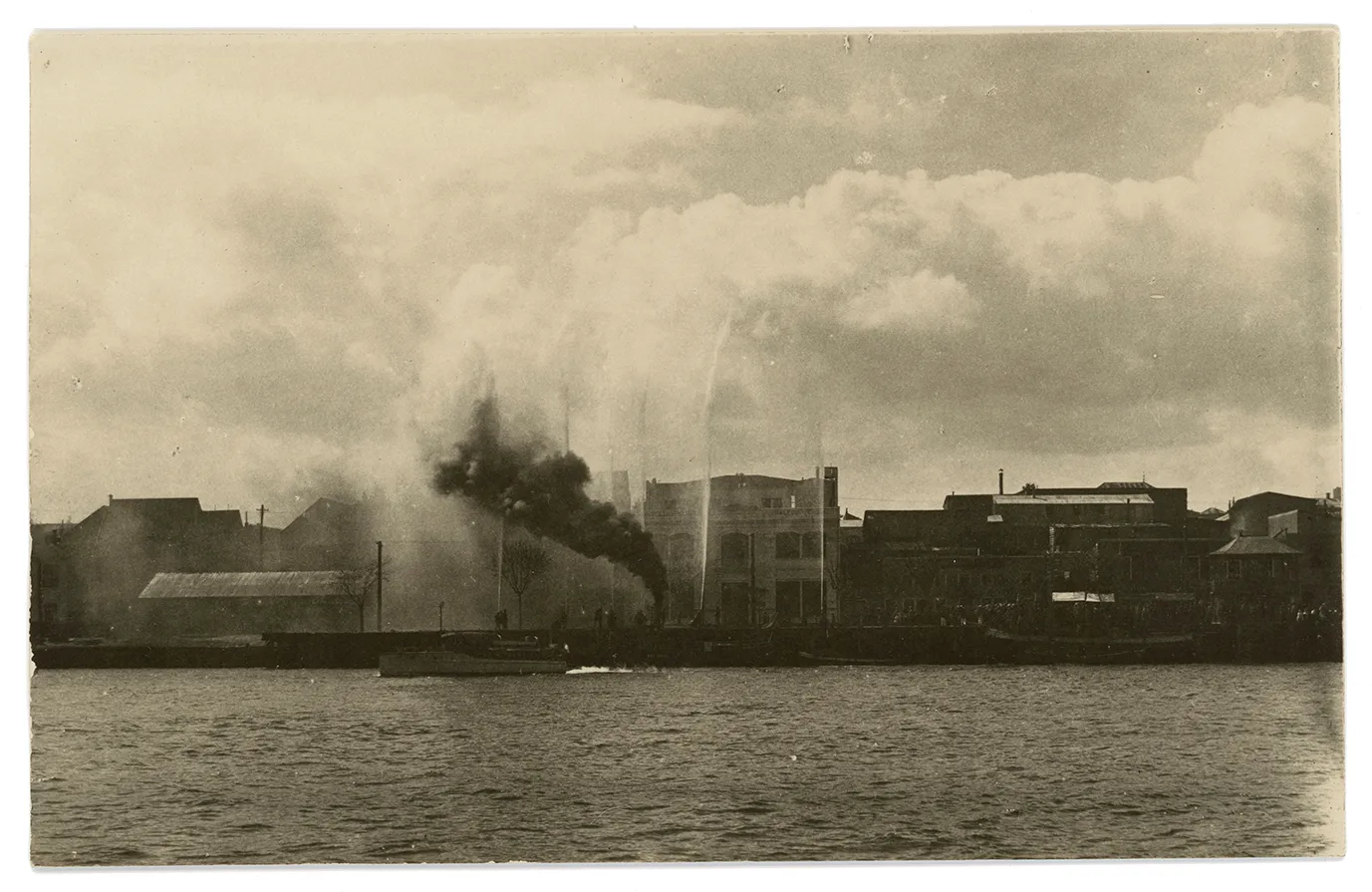 Ejercicios de bomberos - Cuerpo de bomberos de Valdivia, 1930