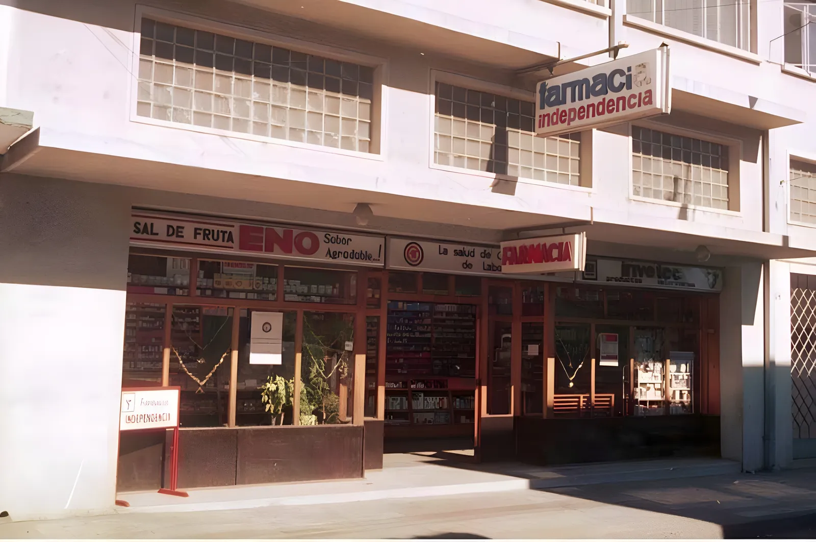 Farmacia Independencia, 2000