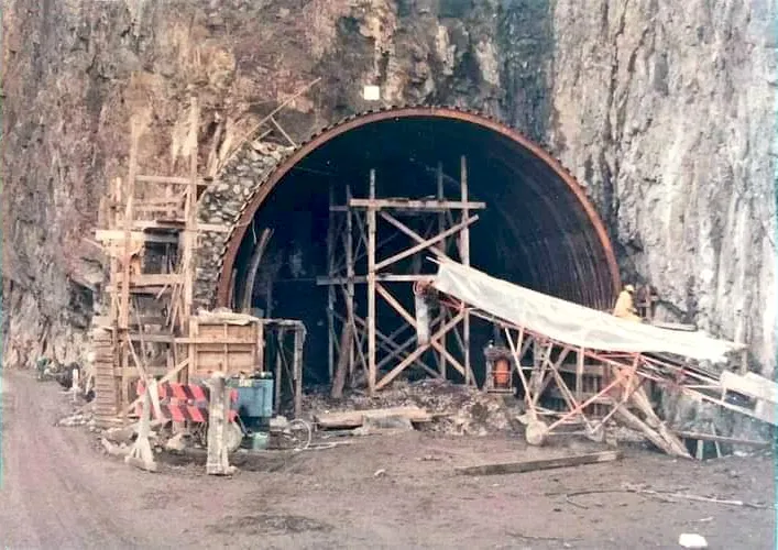 Construccion tunel El Farellon, 1984