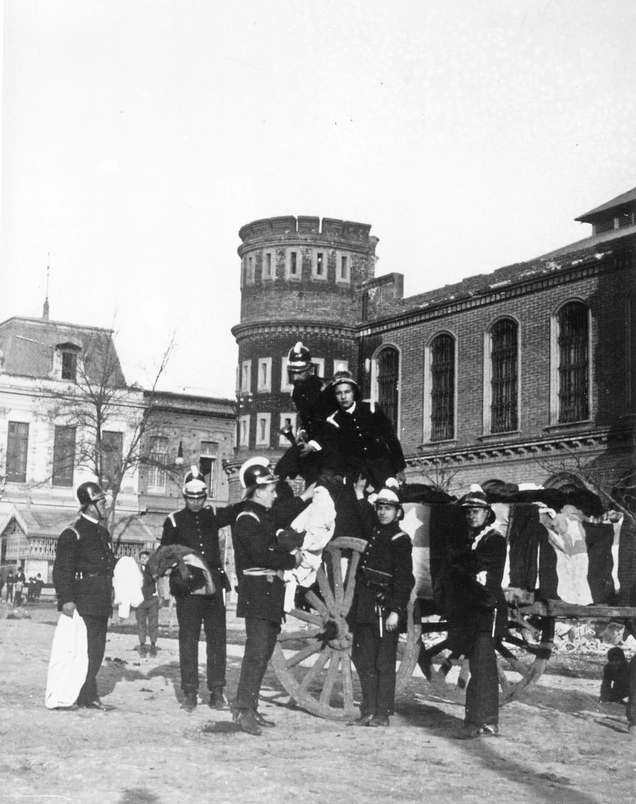 Bomberos en Arsenales de Guerra de Santiago, 1910