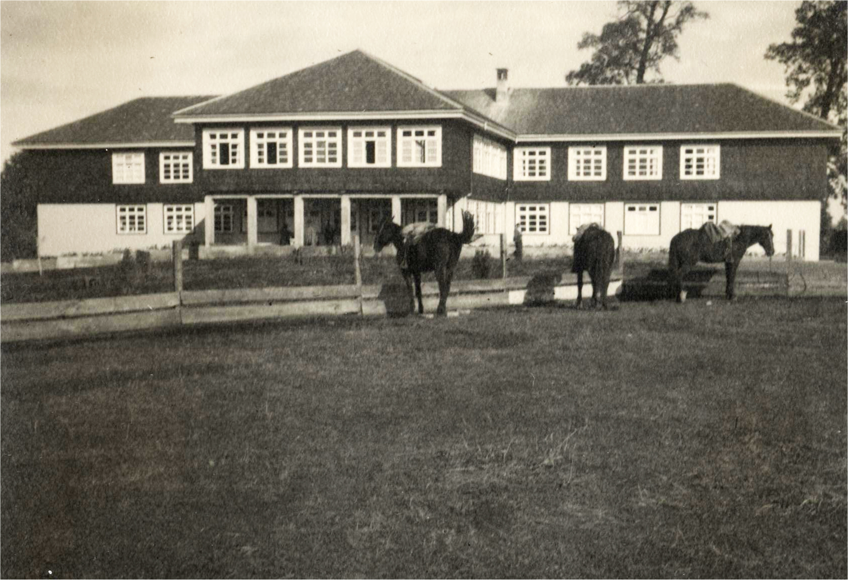 Frontis del edificio del primer hospital de la comuna de Purranque, 1948