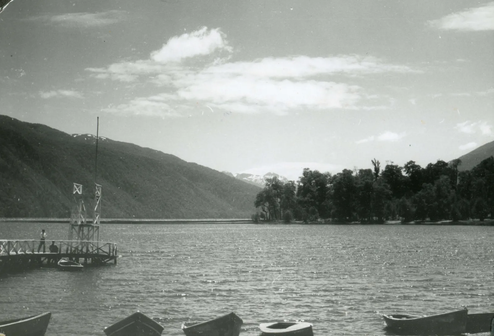 Lago y Playa Pirihueico, 1955