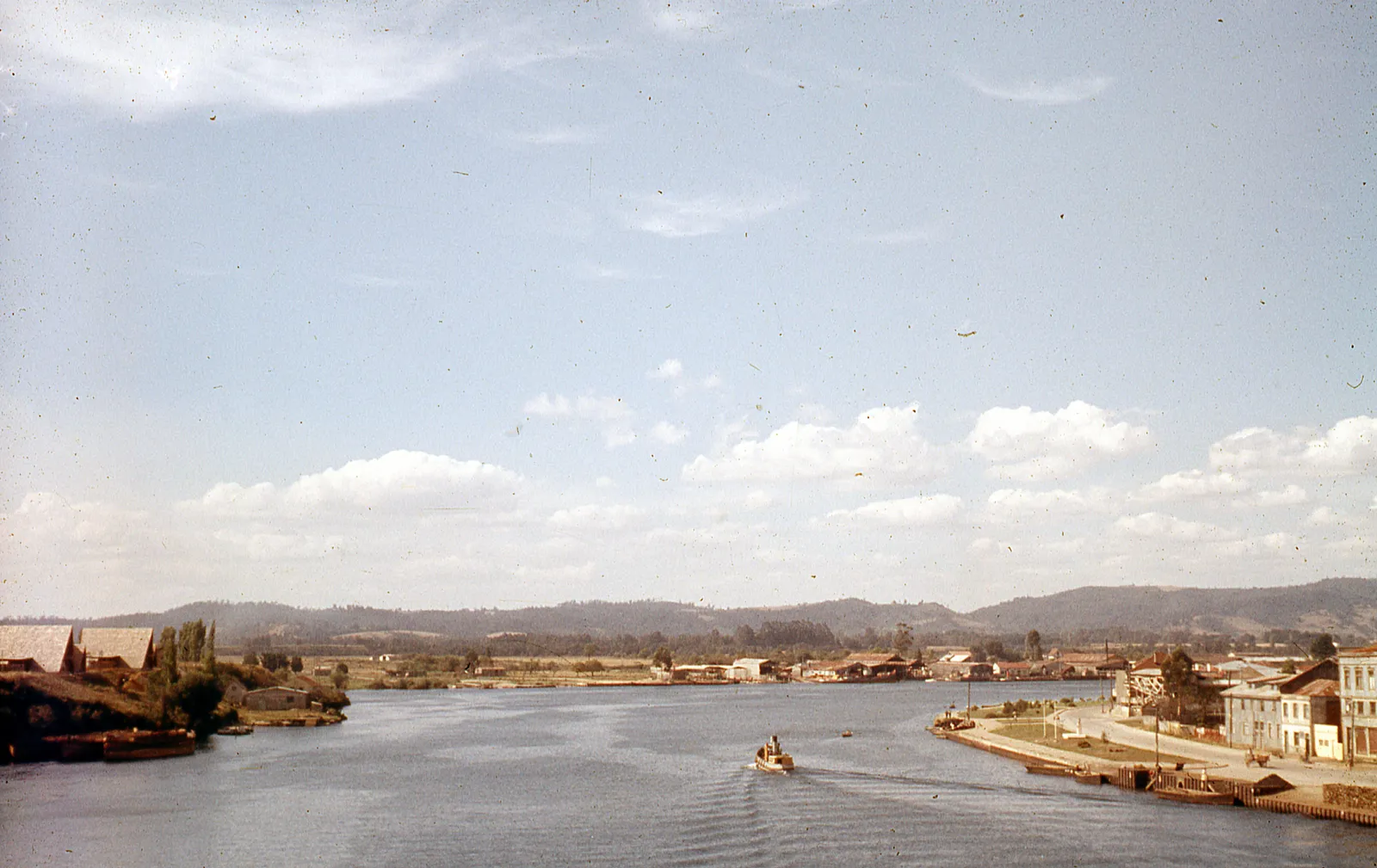 Rio Calle Calle desde el Puente Pedro de Valdivia, 1960