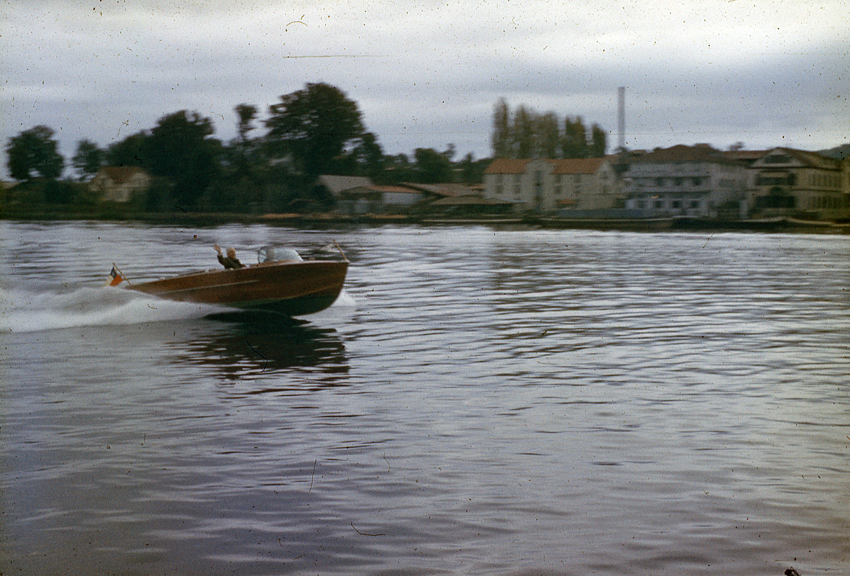 Lancha en Rio Calle Calle, 1960