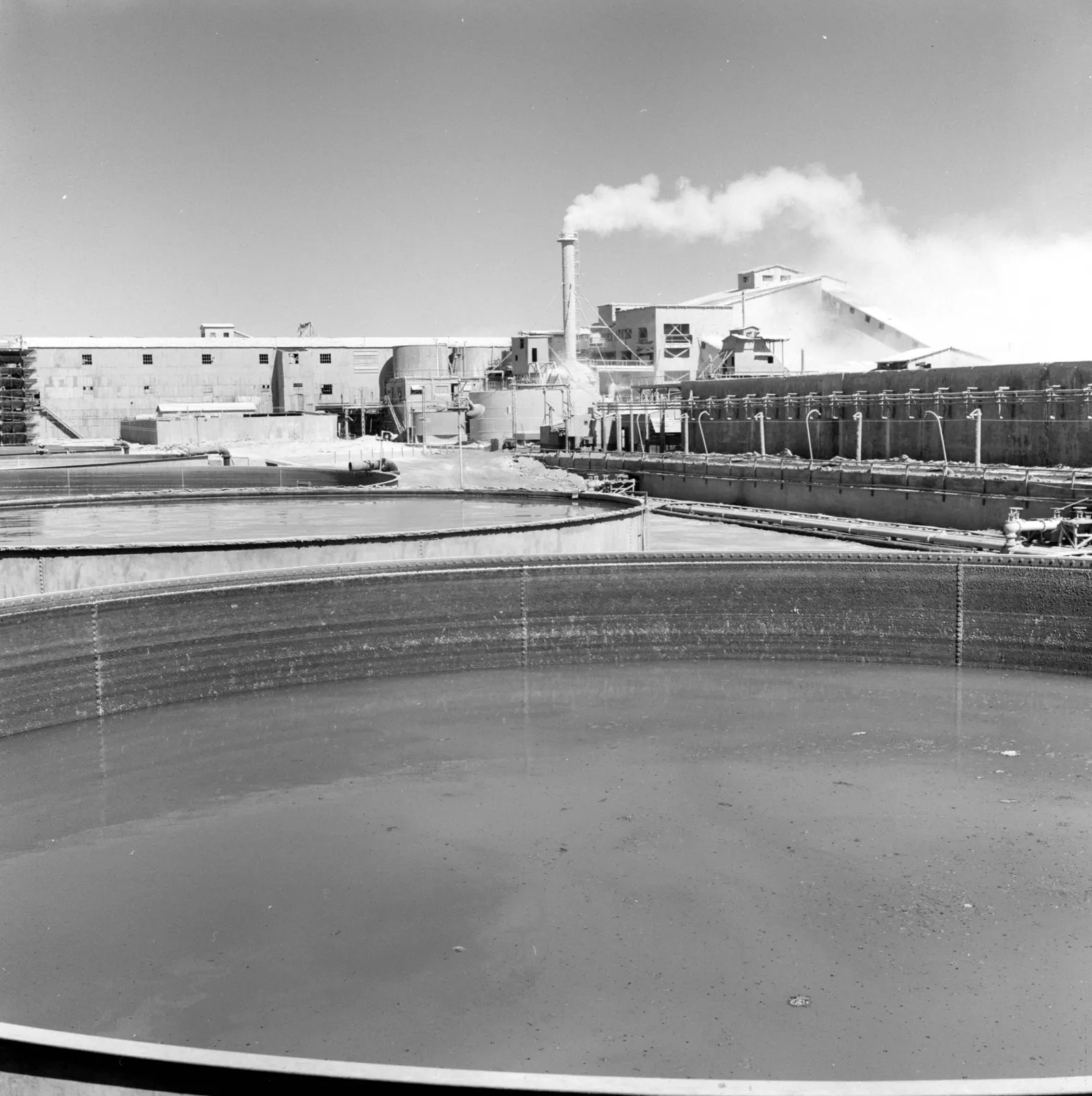 Fábrica minera de nitrato en Oficina María Elena ca. 1960.