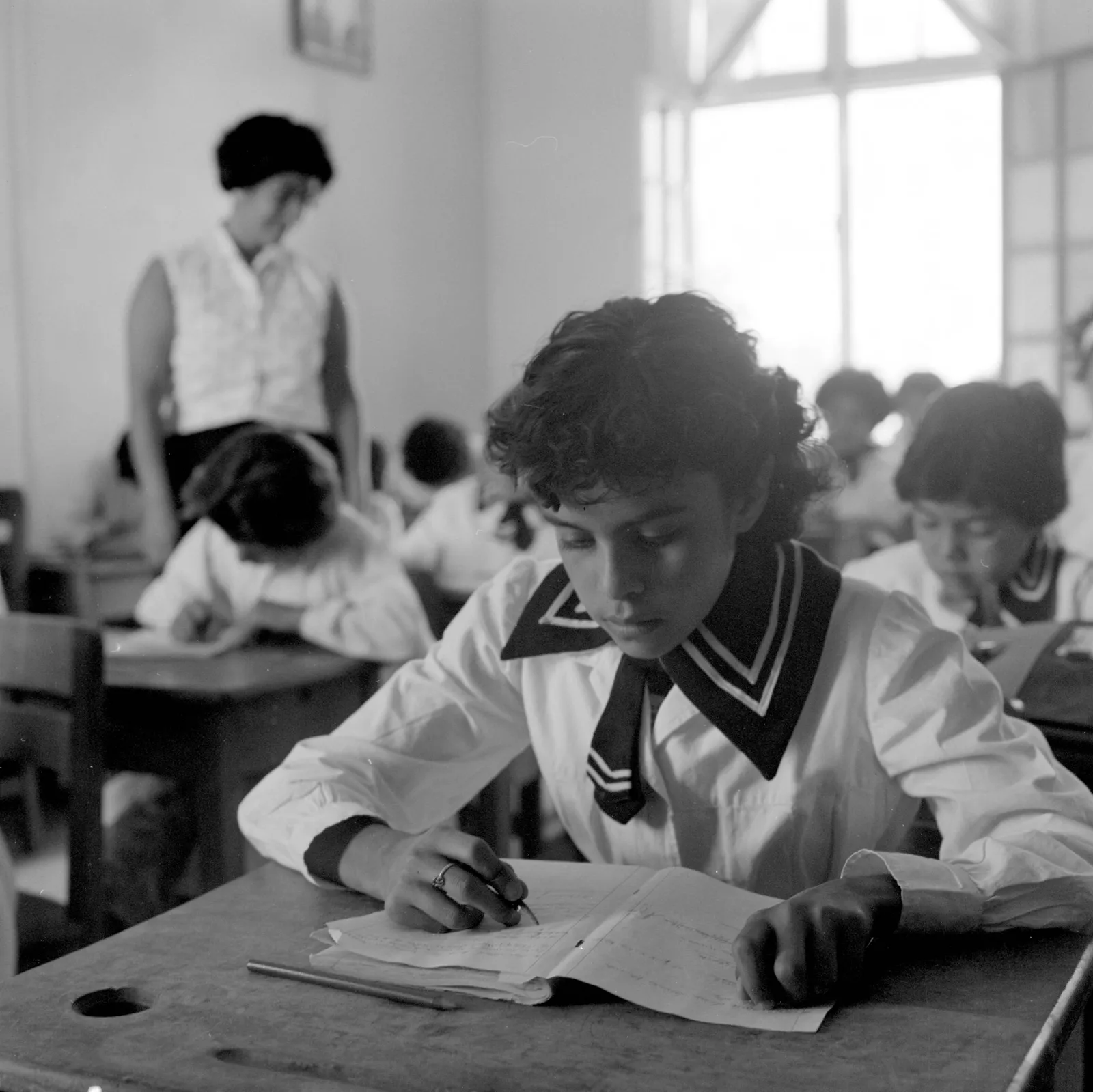 Escolares en clase en Oficina María Elena ca. 1960.
