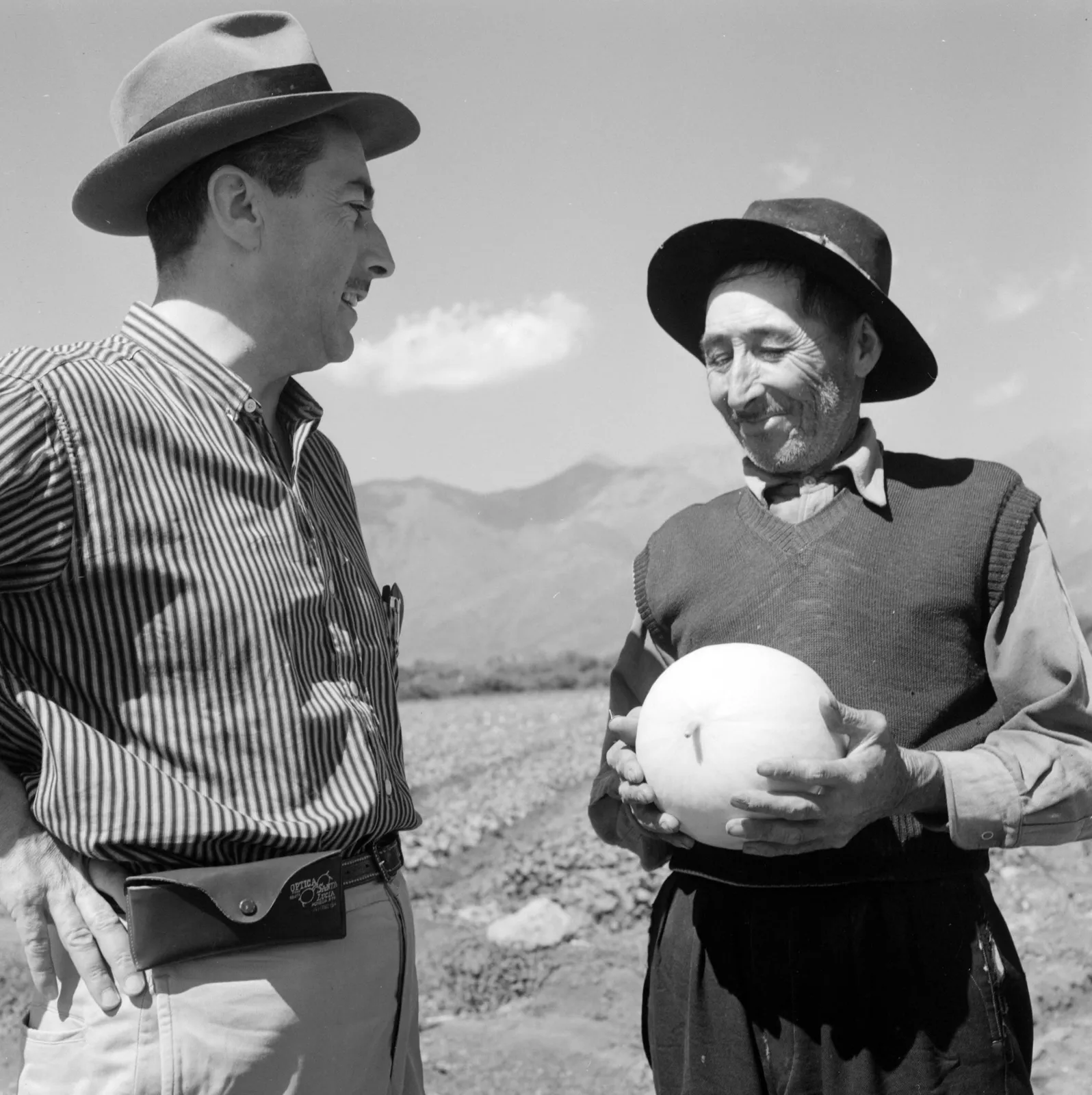 Trabajadores en una granja en Llay-Llay ca. 1960.