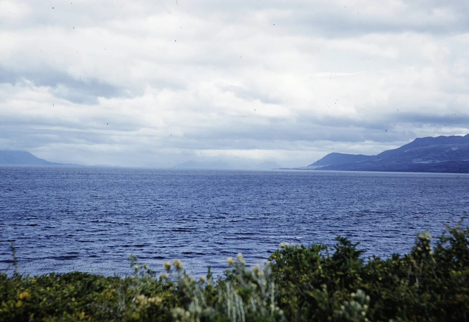 Estrecho de Magallanes desde Tierra del Fuego 1960.