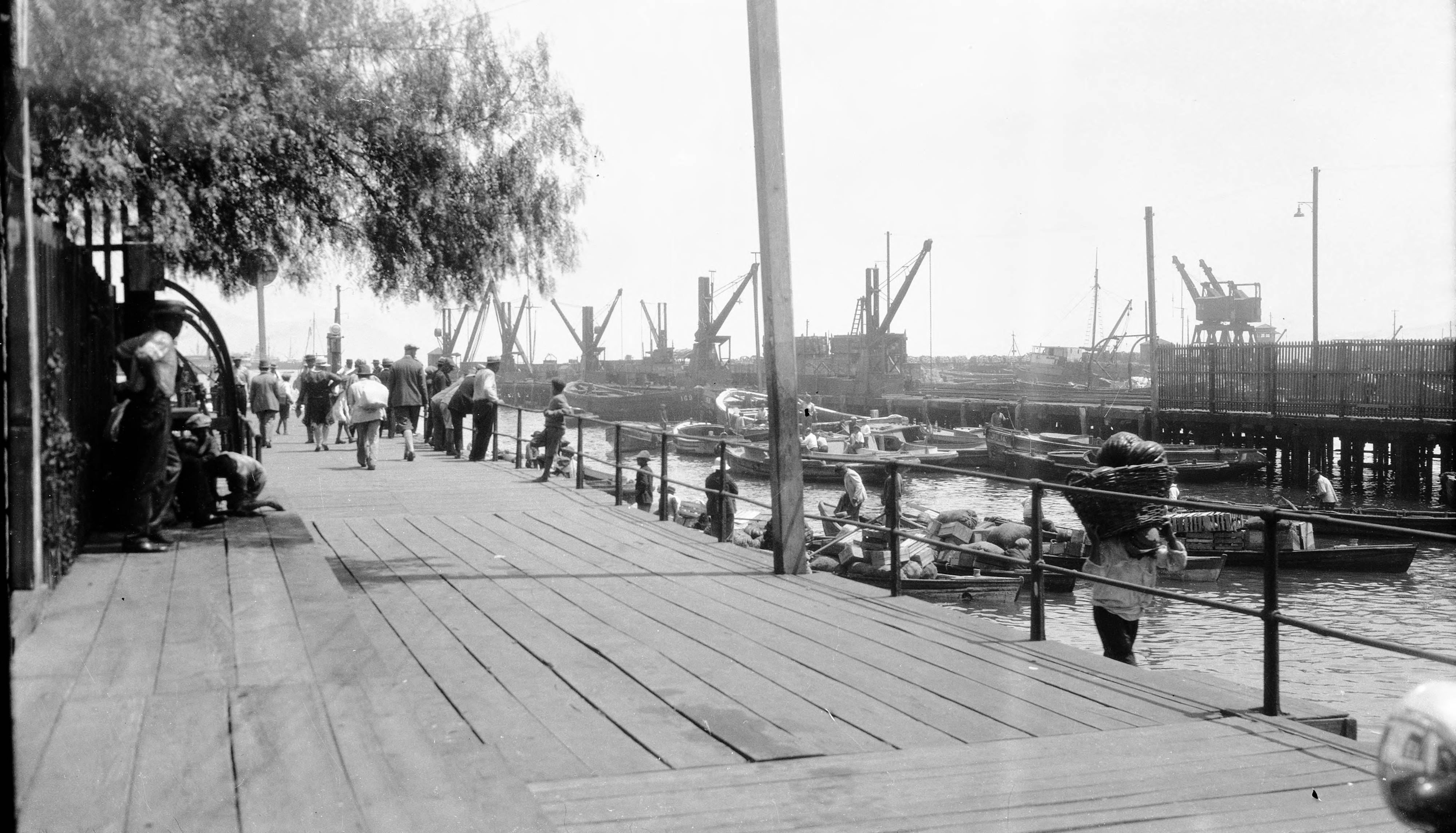 Cargamentos de comida en el Puerto de Antofagasta, 1930