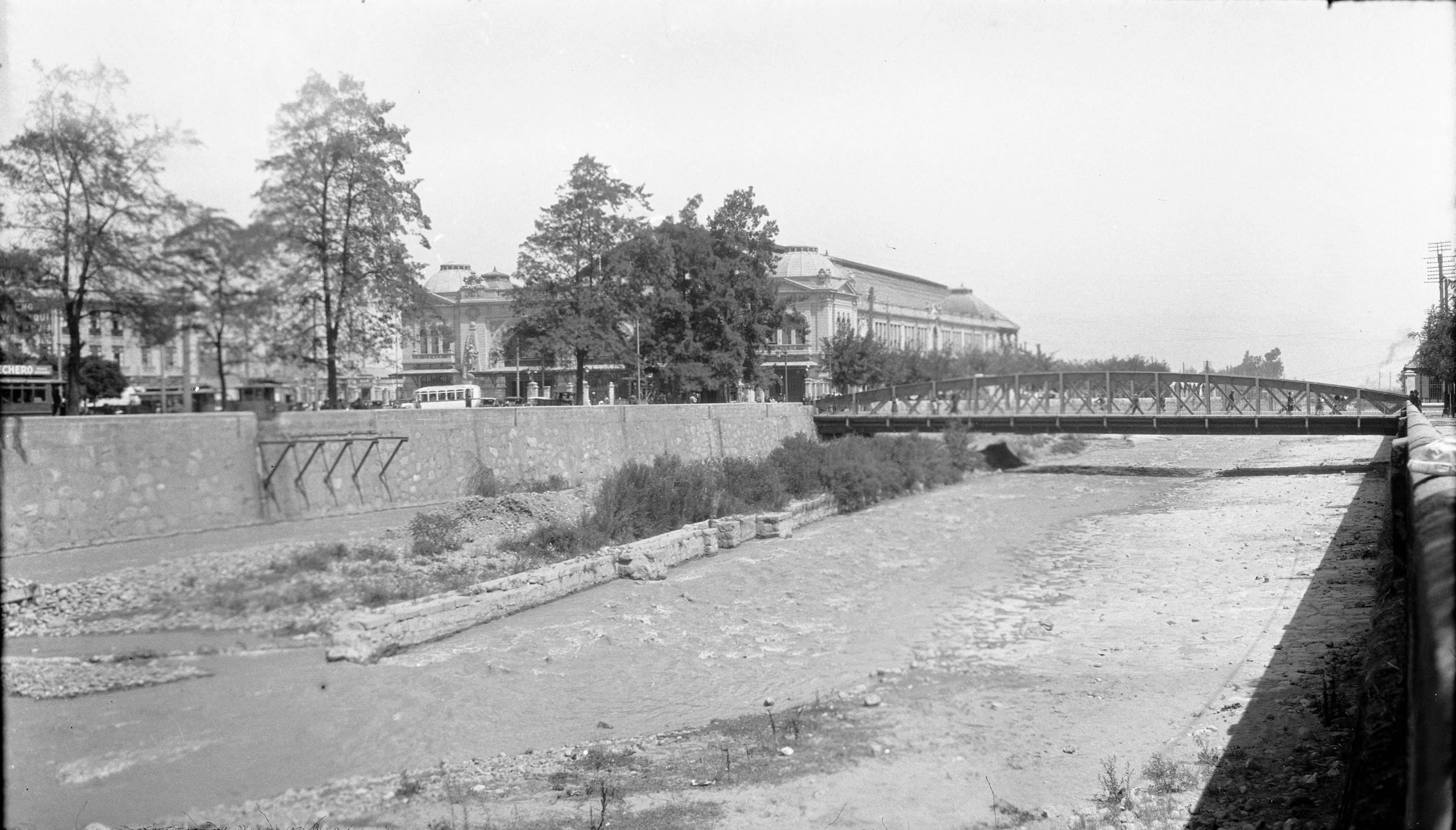 Río y Estación Mapocho en 1930