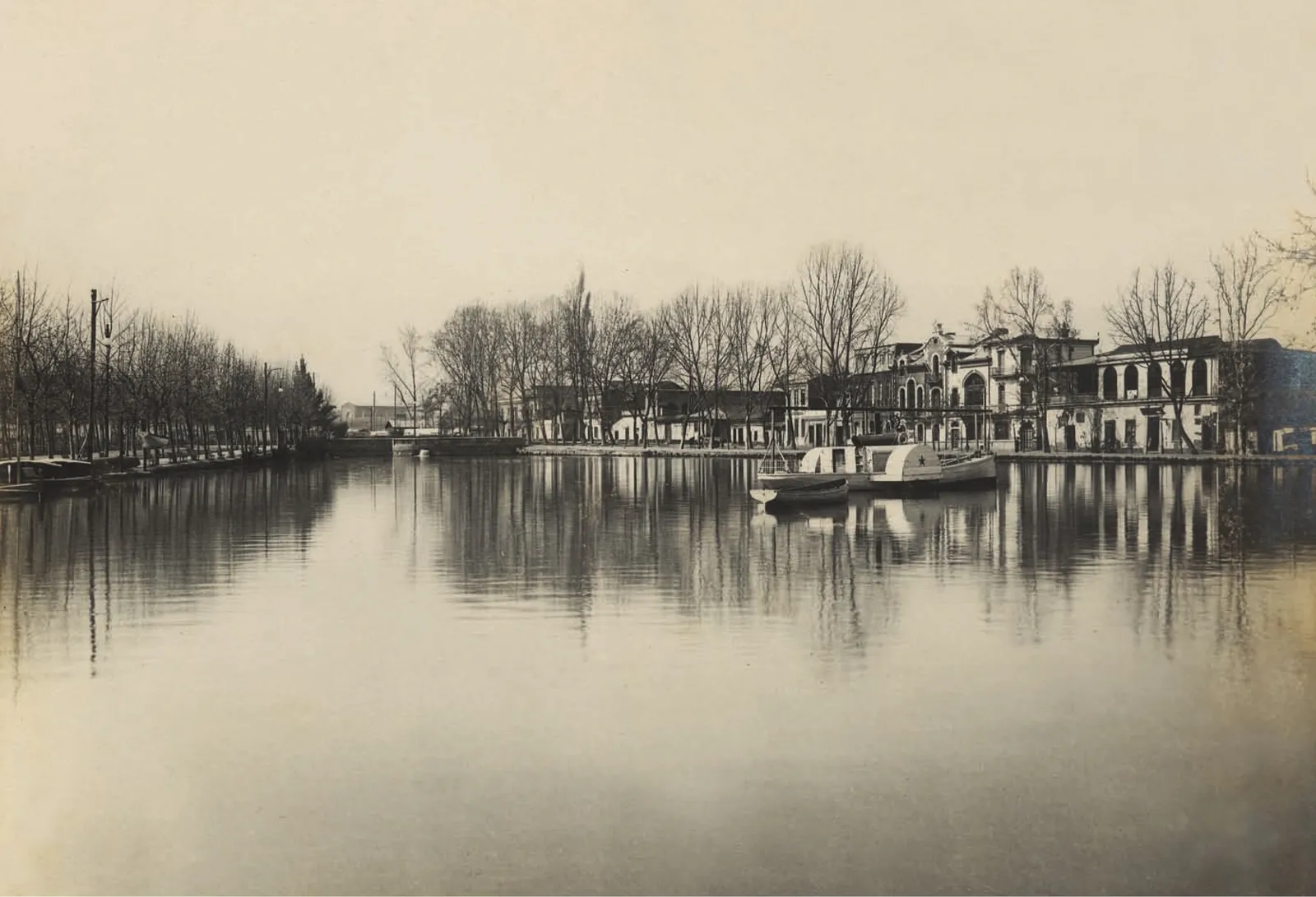 Laguna del Parque Forestal, Santiago año 1910