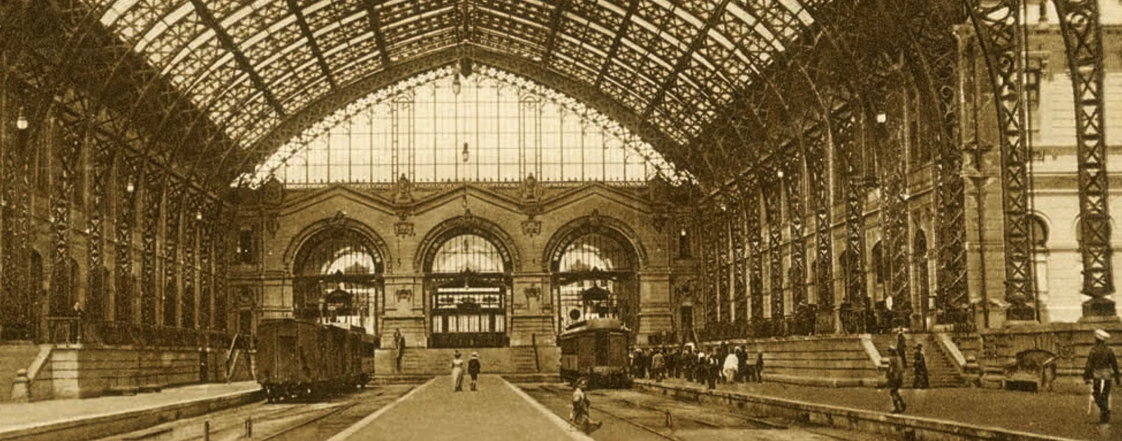 Interior de la estación Mapocho, Santiago año 1920