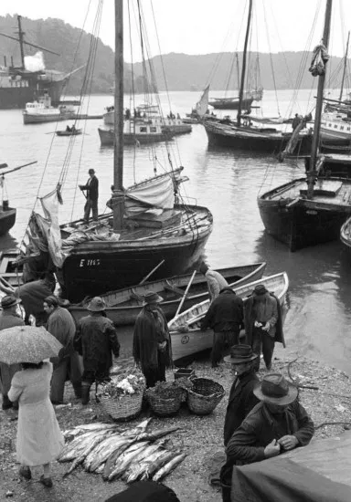Vista de Caleta Angelmó, en 1950