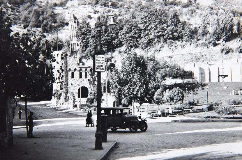 Acceso al cerro San Cristóbal por calle Pío Nono, años 30s