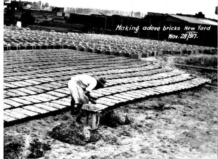 Creación de ladrillos de adobe en Rancagua, 1917