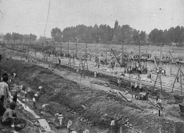 Canalización Río Mapocho a fines de 1880' s.
