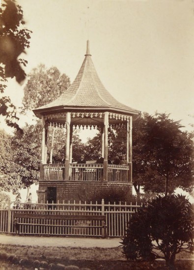 Kiosko en Puerto Montt, 1893.