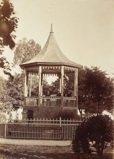 Kiosko en Puerto Montt, 1893.