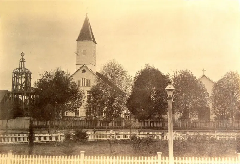 Iglesia y Escuela Alemana en Osorno, 1893.