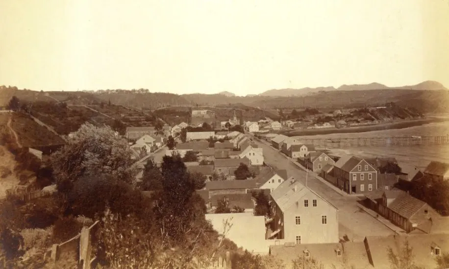 Puerto Montt desde los altos de Pückle, 1893.