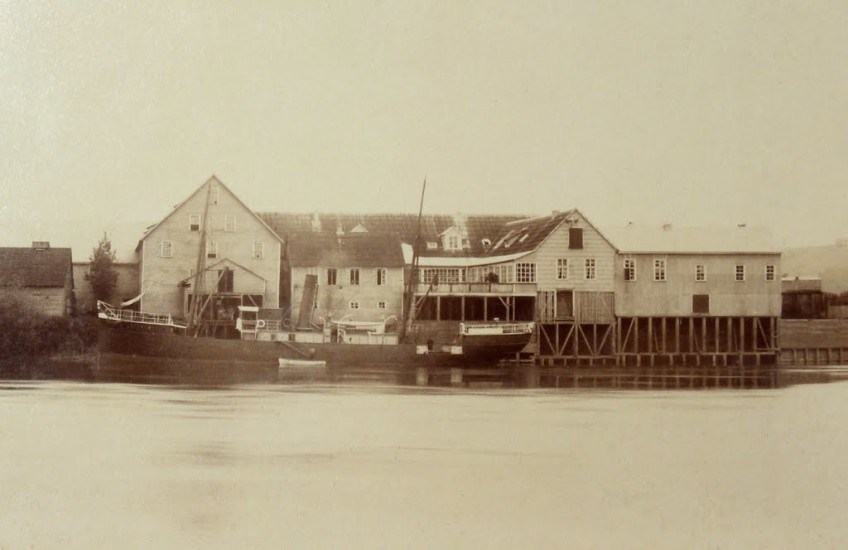 Bodegas en Río Bueno y el Vapor Maule, 1893.