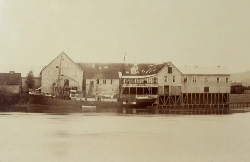 Bodegas en Río Bueno y el Vapor Maule, 1893.