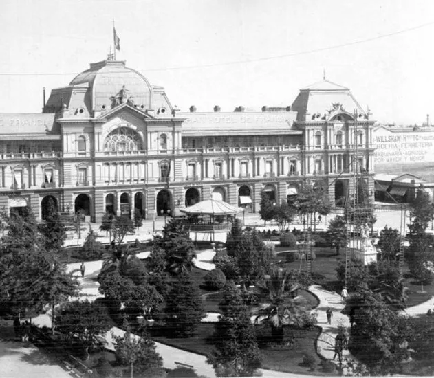 Plaza de Armas de Santiago en 1900