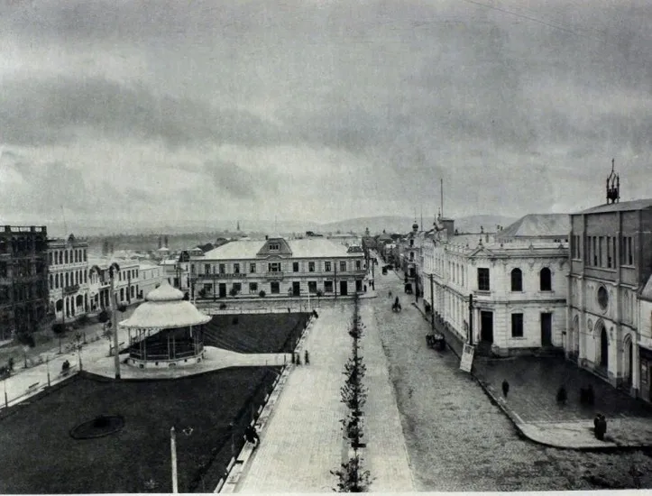 Plaza de Armas de la ciudad de Valdivia en 1915