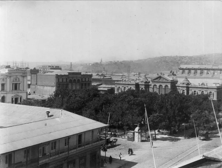 Plaza Victoria de Valparaíso en el año 1900.