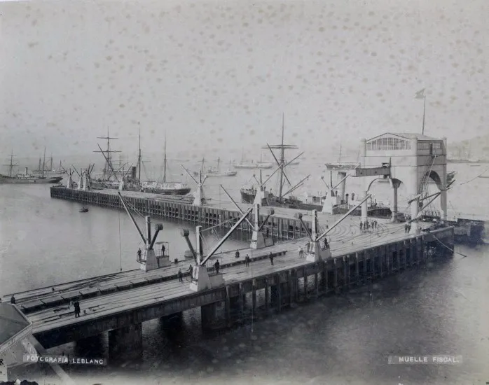Muelle Fiscal de Valparaíso en 1888