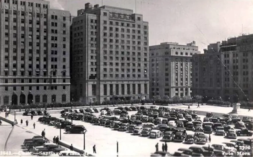 Así era la Plaza de la Constitución frente a La Moneda, en 1949