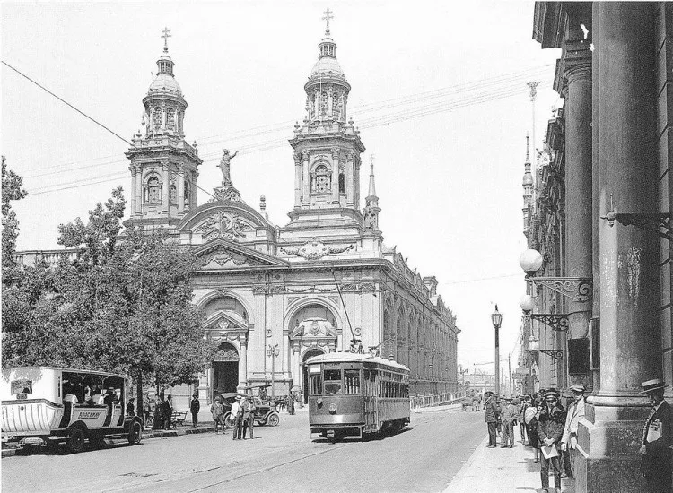 Plaza de Armas Santiago en 1920