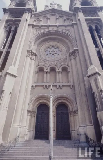 Iglesia de los Santísimos Sacramentos en 1971