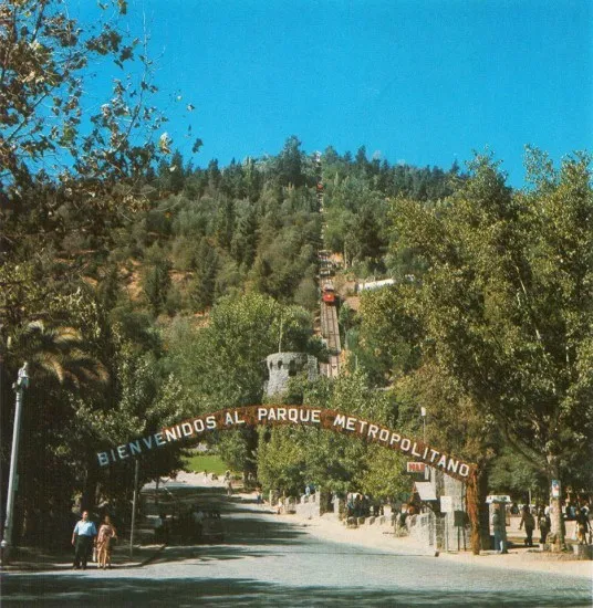 Acceso al Parque Metropolitano de Santiago, en el año 1980
