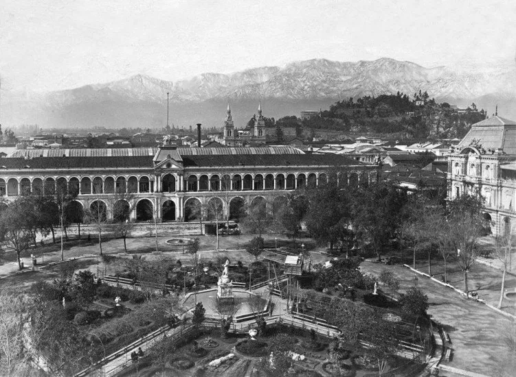 Plaza de Armas de Santiago alrededor del año 1890