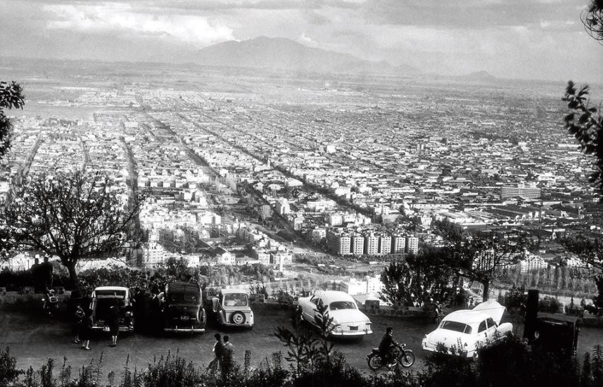 Santiago desde el Cerro San Cristóbal hacia el sur por los años 60’s