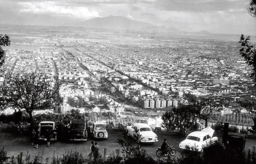 Santiago desde el Cerro San Cristóbal hacia el sur por los años 60’s