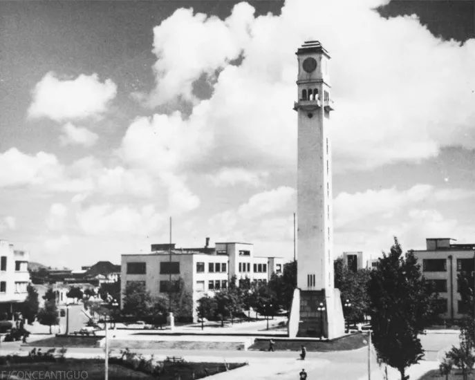 Campanil de la Universidad de Concepción en 1943