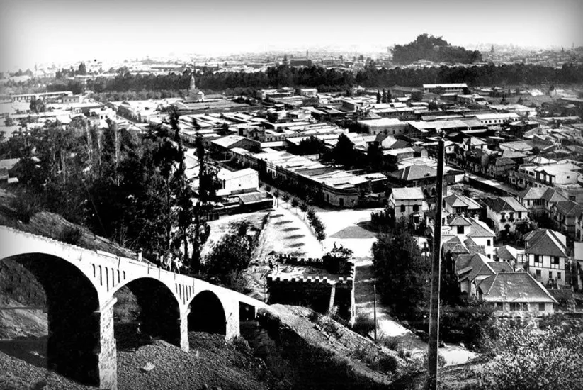 Vista desde un costado del funicular del Cerro San Cristóbal a fines de los 20’s
