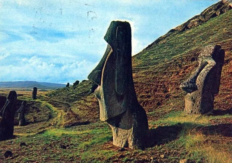 Postal de los Moai de Isla de Pacua 1982
