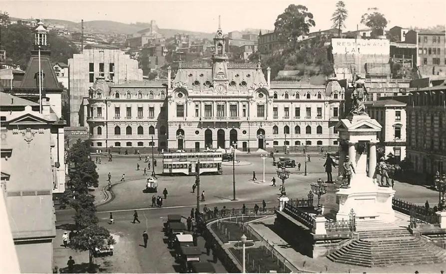 Preciosa postal de Plaza Sotomayor de Valparaíso en 1936