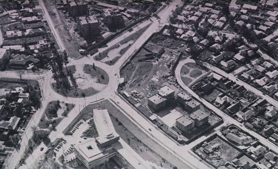 Rotonda Irene Frei de Vitacura desde el aire en 1975