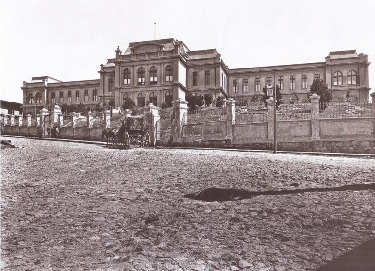 La antigua Escuela Naval de Chile, 1900