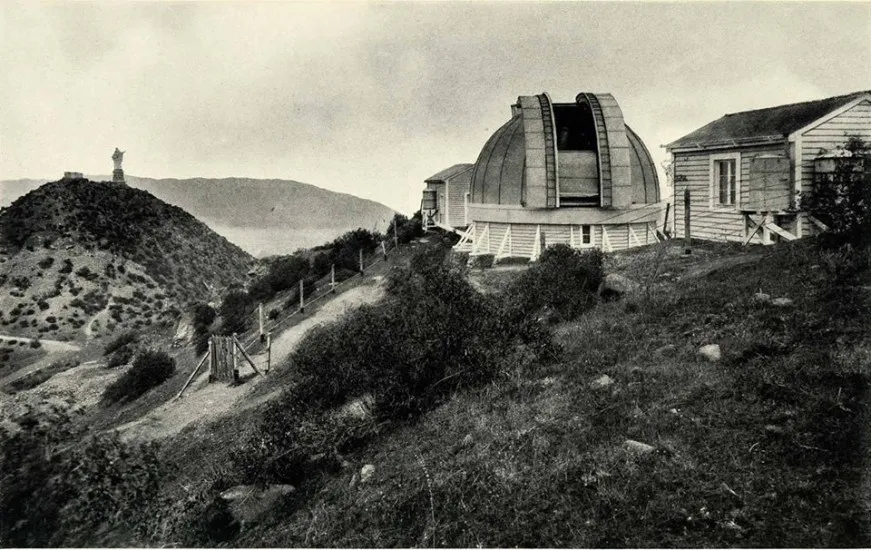 El Observatorio Astronómico sobre el Cerro San Cristóbal en el año 1925