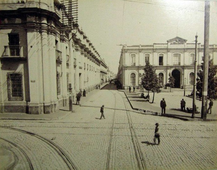 Calle Banderas esquina Compañía de Santiago alrededor de 1906