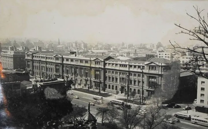 Casa Central Universidad Católica alrededor de los 50.